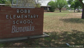 Robb Elementary School sign in Uvalde, Texas with words "Welcome" and "Bienvenidos"