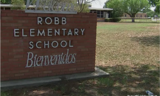 Robb Elementary School sign in Uvalde, Texas with words "Welcome" and "Bienvenidos"